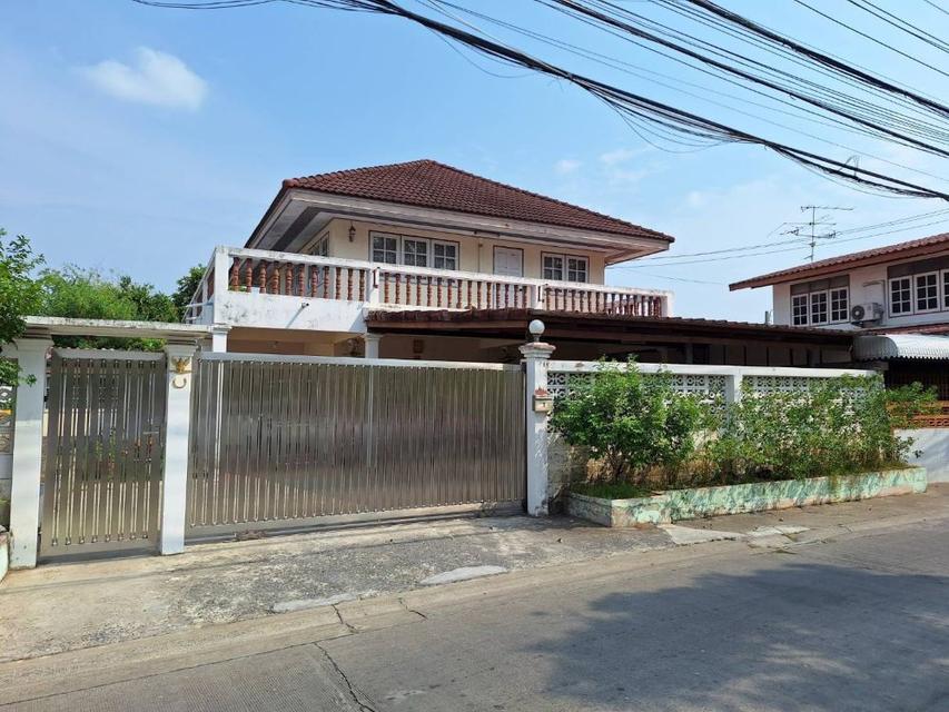 ขายบ้านเดี่ยว 2 ชั้น หลังมุม หมู่บ้านณรงค์สุขนิเวศน์ ติดถนนเลี่ยงเมืองนนทบุรี ซ.เรวดี ทำเลดี เดินทางสะดวกใกล้ MRT สายสีม่วง 1