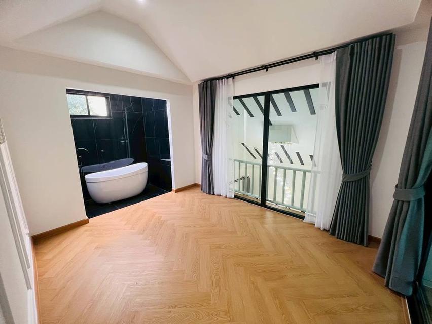 หมู่บ้านวรารักษ์.    11