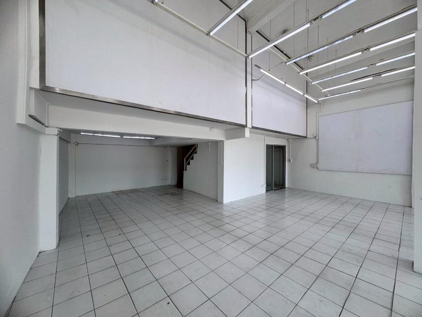 ให้เช่าอาคาร 3 คูหา 3.5 ชั้น + ดาดฟ้า พร้อมบ้าน 2 ชั้น ด้านหลัง ทำเลทอง ลาดพร้าว 71 (N.2012) 5