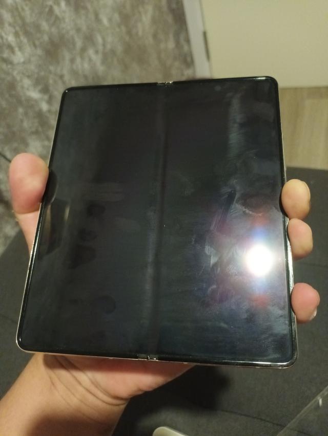 Samsung Galaxy fold4  8
