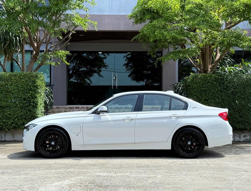 2018 BMW 330e รถมือเดียวออกป้ายแดง รถวิ่งน้อย เข้าศูนย์ทุกระยะ ไม่เคยมีอุบัติเหตุครับ