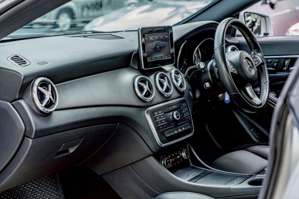 รหัสรถ NP2753 BENZ CLA200 2016 12