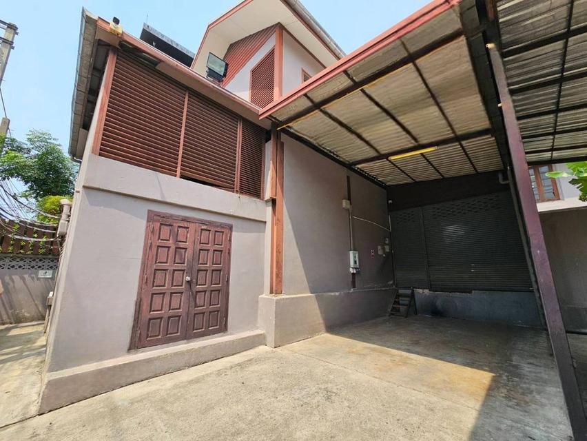 Sale Land  204 sq.wah so bigger plot land with old house near Central Latphrao ขายที่ดินพร้อมบ้านครึ่งไร่ ใกล้ห้างเซ็นทรัลลาดพร้าว 11