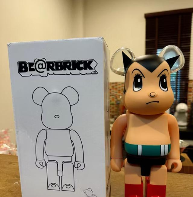 ขาย Bearbrick 400%  มือสอง 2