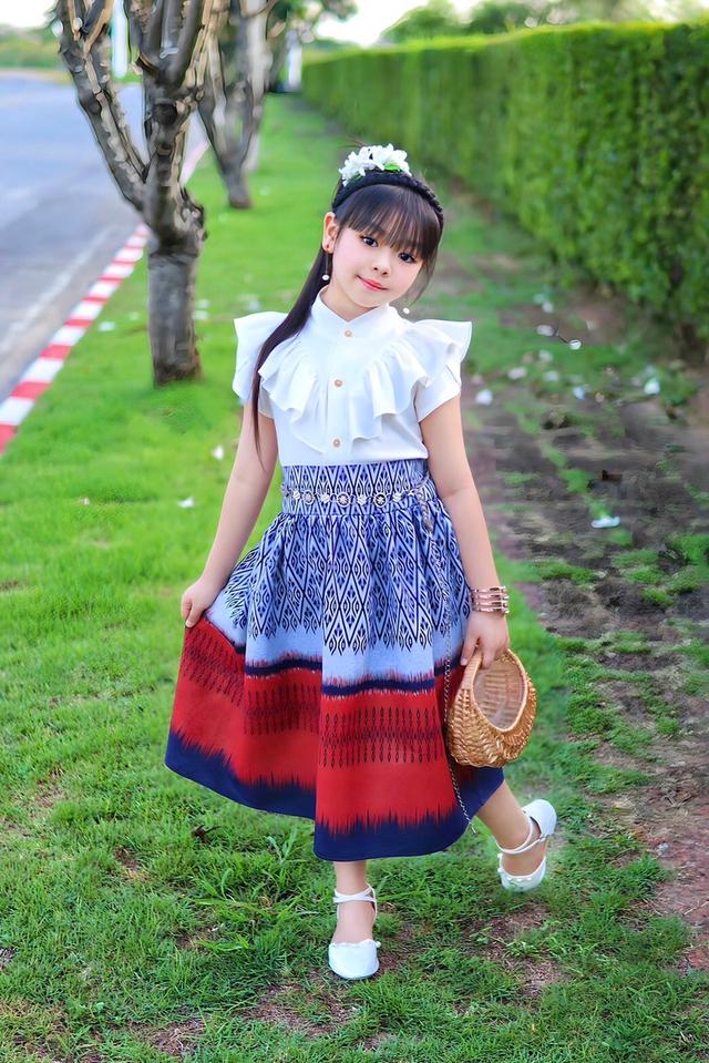 ชุดไทยเด็กหญิง เสื้อกับกระโปรงยาว 2