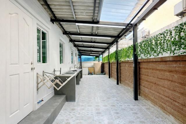 ถนนวิชิตสงคราม ตลาดกะทู้ 900 ม น้ำตกกะทู้ 1.9 กม. ให้เช่าบ้าน กะทู้ ป่าตอง (ภูเก็ต) 3นอน 158 ตร.ม.40 ตร.วา. 3