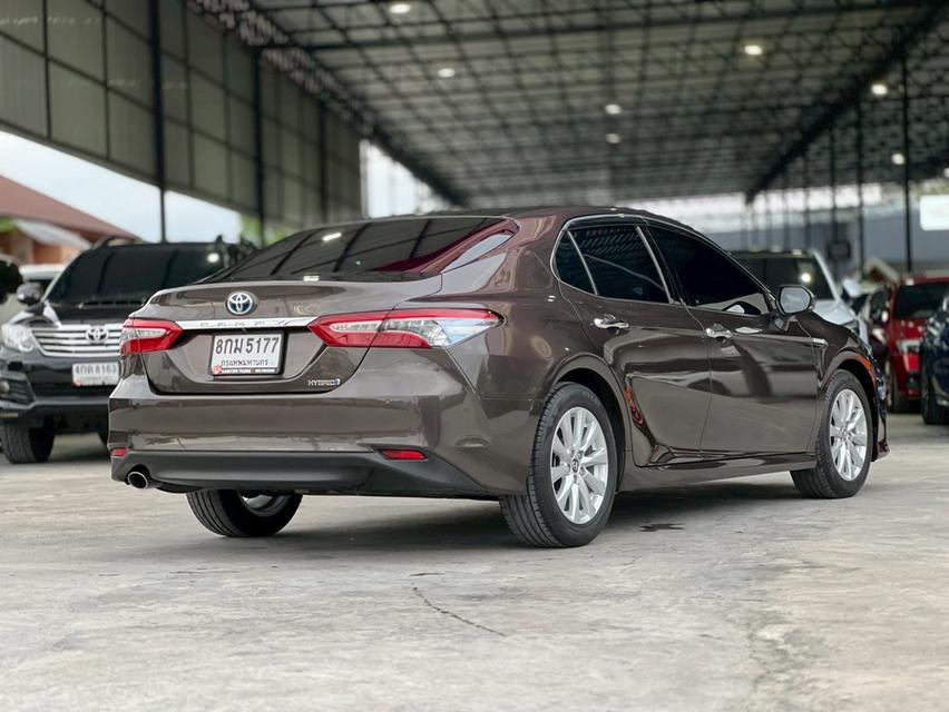 ปี 2019 TOYOTA CAMRY, 2.5 HVโฉม ปี18-24 สีน้ำตาล เบนชิน+ไฮบริดมือเดียวป้ายแดง