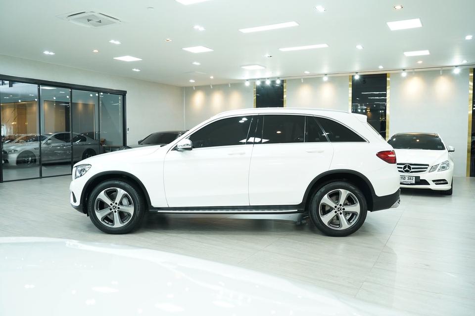 Mercedes-Benz GLC250d Off-Road 4MATIC ปี 2019 สีขาว รูปย่อยที่ 3