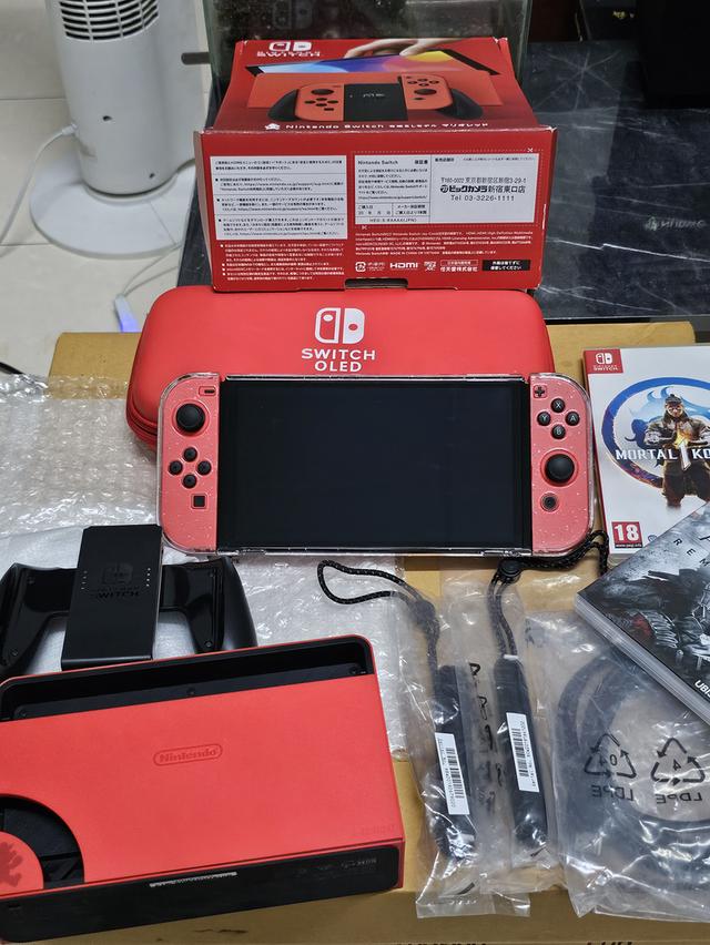 NINTENDO SWITCH OLED  8