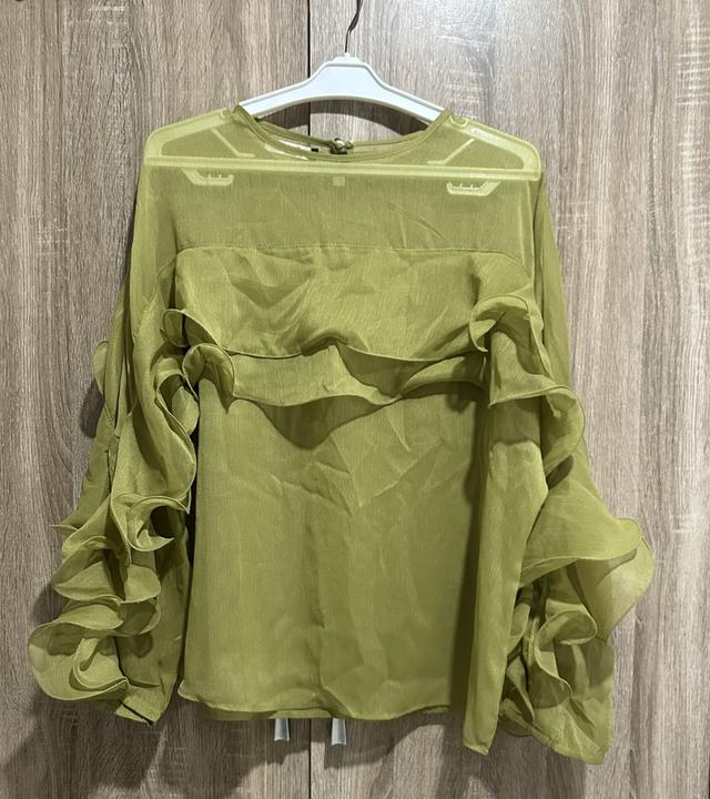 เสื้อมือสอง ผ้าโปร่ง สีเขียว