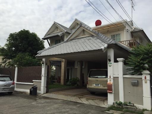 บ้านเดี่ยว 2 ชั้น ซ.นาคนิวาส2 เนื้อที่ 87.4 ตารางวา 7 ห้องนอน 6 ห้องน้ำ 4 ที่จอดรถ หันหน้าทิศตะวันออก 1