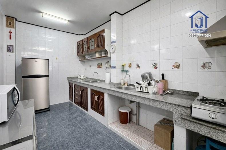 ขายทาวน์โฮม 2 ชั้น หมู่บ้านอยู่เจริญ หลังมุม ซอยอินทามระ 41 ใกล้MRT สุทธิสาร 6