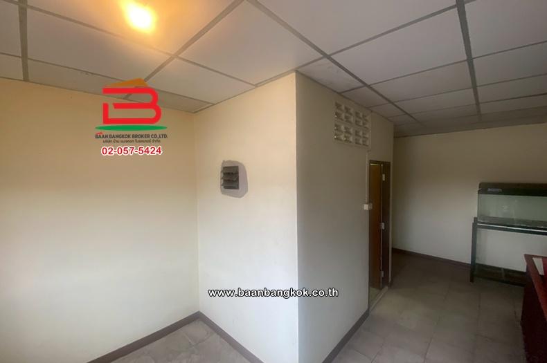 อาคารพาณิชย์ เนื้อที่ 19 ตร.ว. อยู่ระหว่าง ซอยลาดปลาเค้า 83-ซอยลาดปลาเค้า 85 ใกล้เดอะแจ๊สรามอินทรา ถนนรามอินทรา แขวงอนุสาวรีย์ เขตบางเขน 5