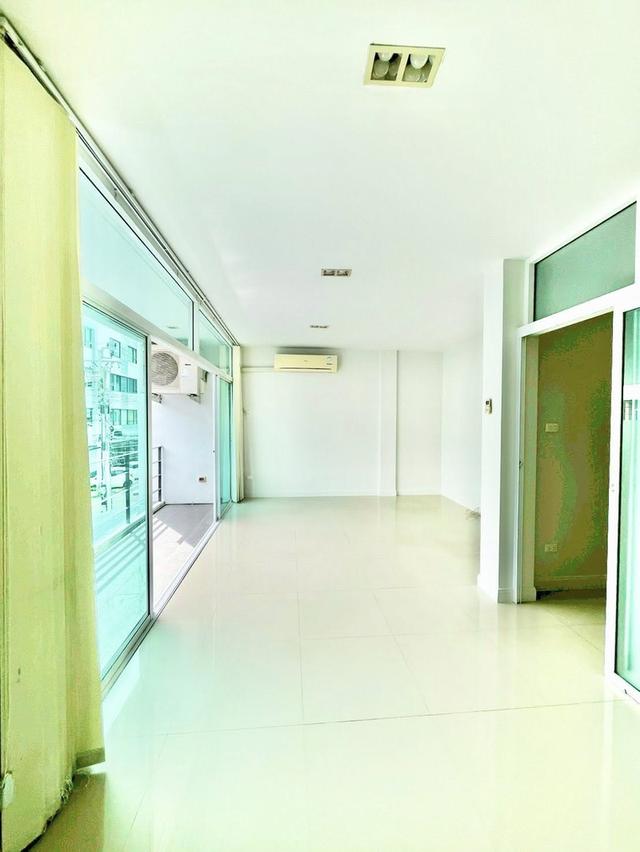 ให้เช่าทาวน์โฮมออฟฟิศ 3 ชั้น ตลาดใจโต บางเสาธง สมุทรปราการ  พร้อมอุปกรณ์ 4