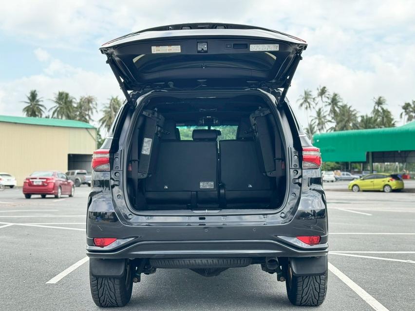 TOYOTA FORTUNER Wagon 4dr Legender 7st Auto 6sp 4WD 2.4DCT ปี 2022 สีดำ ออโต้ 8