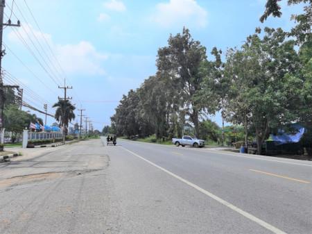 ขาย ที่ดิน FA035 ที่ดิน ราคาถูก ทำเลดี หมอนนาง พนัสนิคม ชลบุรี . 3200 ตรม 4 ไร่ กำแพงล้อมรอบ ห่างถนน 3284 เพียง 500 m 1