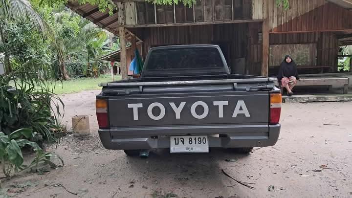 TOYOTA HILUX HERO สีดำ 4