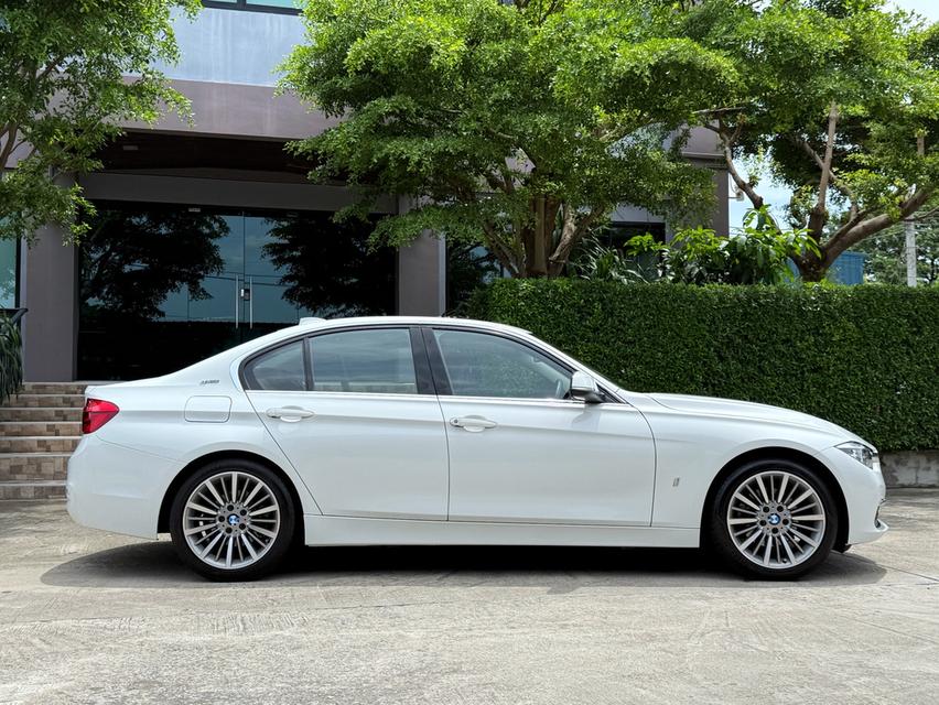 2018 BMW 330e LCI รถมือเดียวออกป้ายแดง รถวิ่งน้อยเพียง 90,000 กม ประวัติศูนย์ครบ รถไม่เคยมีอุบัติเหตุครับ
