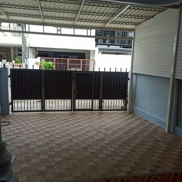 ขายทาวน์โฮม 3 ชั้น หมู่บ้าน 84 แมนชั่น ลาดพร้าว ประดิษฐ์มนูธรรม เลียบด่วนรามอินทรา 2