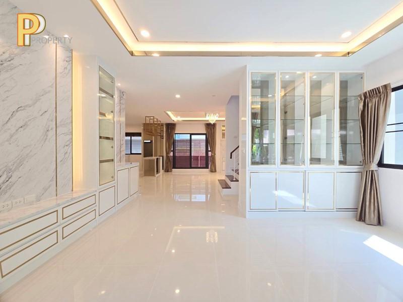 บ้านหรู Luxury Living ใจกลางพัฒนาการ รีโนเวทใหม่ พร้อมอยู่ ในโครงการคุณภาพ The City Pattanakarn 5