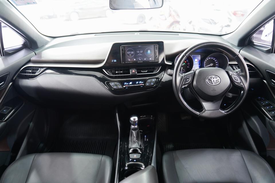 TOYOTA C-HR 1.8 MID AT ปี2018 สีขาว 4