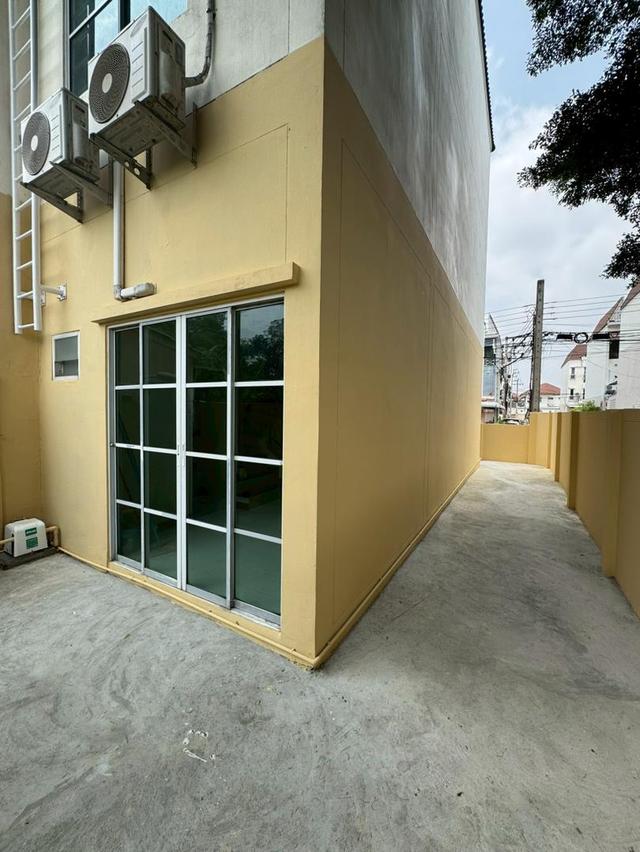 ขายถูก ทาวน์โฮม modern town เอกชัย46 ห้องมุม 3 ชั้น 24.8ตรว. บ้านทำใหม่ ขายราคาถูก 6