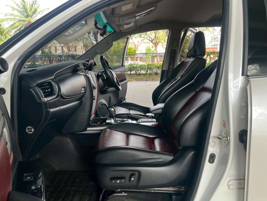 Toyota FORTUNER 2.8 TRD Sportivo 2WD Black Top AT ปี 2019 รูปที่ 17