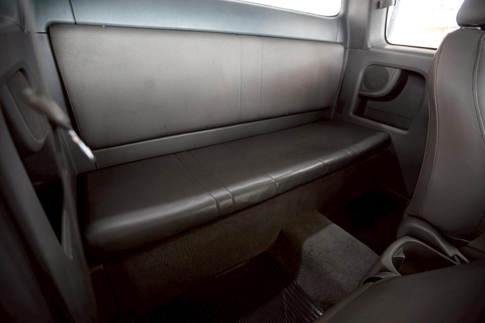 Toyota Vigo Cab 2.5J ดีเซล เกียร์ธรรมดา ปี 2010 สีขาว  13