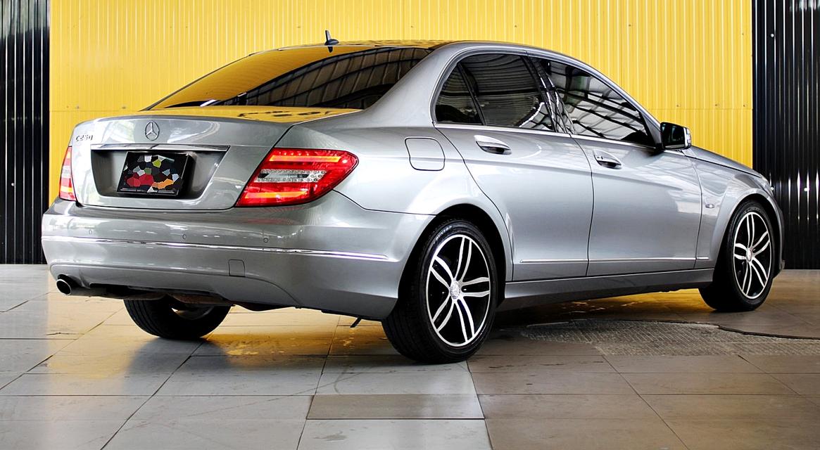 Mercedes-Benz C250 CGI Avantgarde Facelift (W204) ปี 2012 สีเทา รูปที่ 4