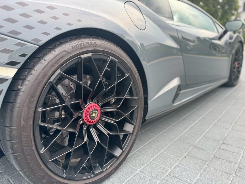Lamborghini Huracan STO ปี 2022 9