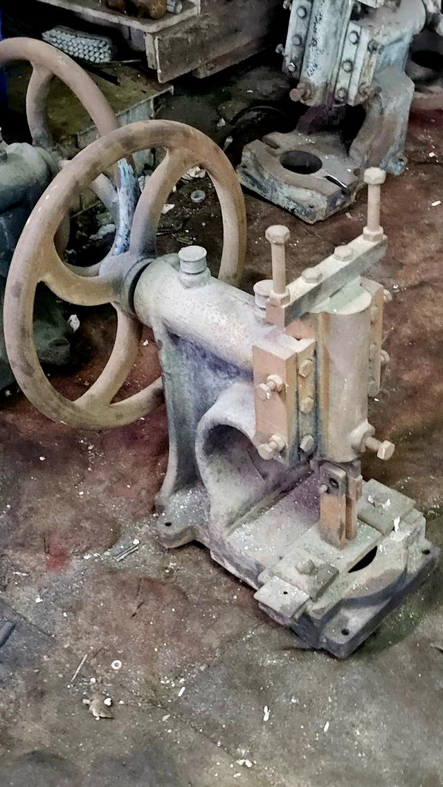 แท่นปั๊มพวงมาลัย 16 นิ้ว มี 5 ตัว