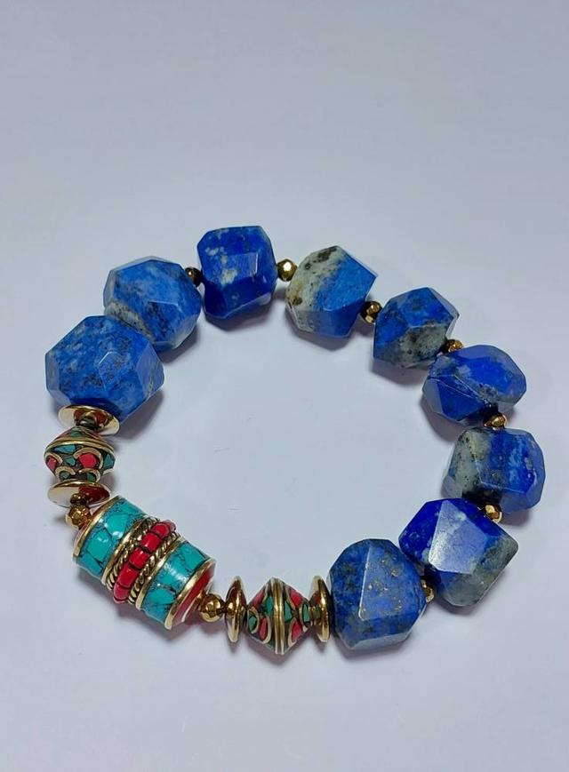 ข้อมือหิน lapis lazuli คั่นแร่เฮมาไทต์ลูกปัดเนปาล 13×14 mm ยาว 18 cm.