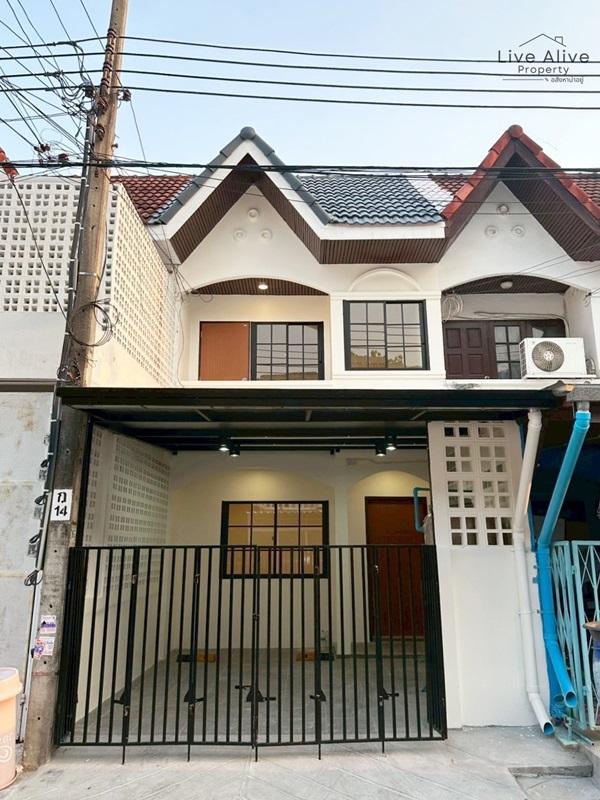 ขายทาวน์เฮาส์ 2 ชั้น NexHaus44 ปากซอยอ่อนนุช 44 เดินทางเข้าโซนทองหล่อ พระราม 9 รีโนเวทใหม่ทั้งหลัง พร้อมเข้าอยู่ โทร 085-826-6936 1