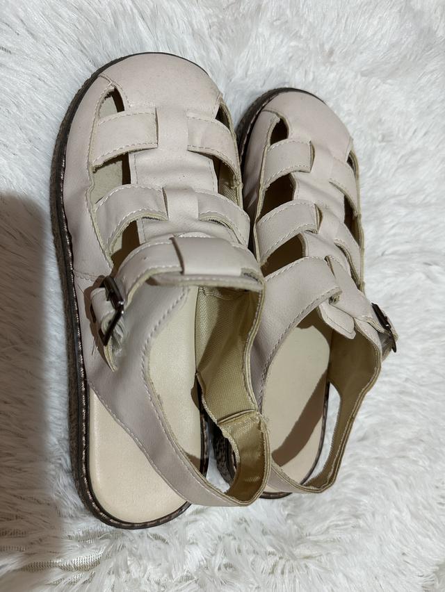 รองเท้าใส่เที่ยวคาเฟ่