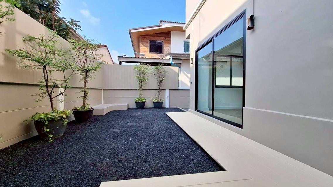 หมู่บ้านกาญจนลักษณ์3  ติดถนนกาญจนาภิเษก 10