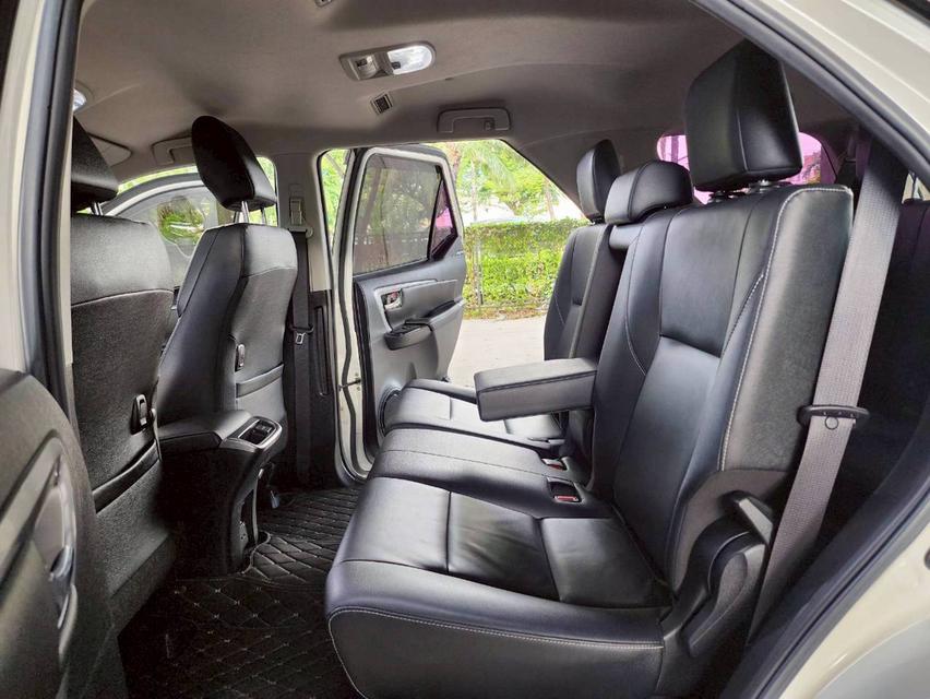 Toyota Fortuner 2.4 V 4WD AT ปี 2021 17