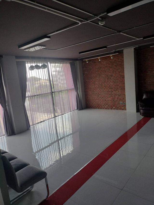 ให้เช่าพื้นที่ ย่านเอกมัย(ถนนซอย) ชั้น 4 พื้นที่ 83 ตร.ม. เหมาะทำโชว์รูม ออฟฟิศ ฯลฯ ทำเลดีใกล้ ทองหล่อ พร้อมพงษ์ สุขุมวิท  พร้อมเข้าอยู่ 8