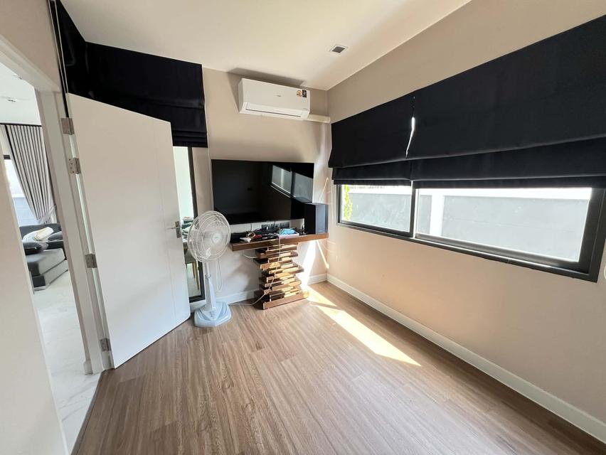 เช่า เวนิว ไอดี พหลโยธิน รังสิต  4ห้องนอน 5ห้องน้ำ 8