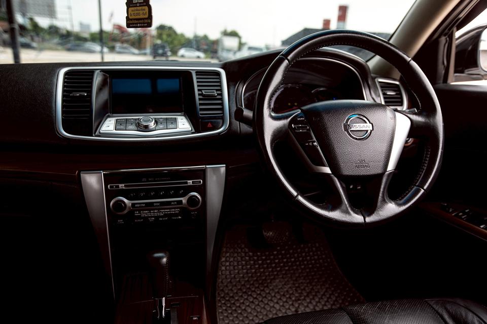 Nissan Teana 200XL สีขาว ปี 2011 ภายในดำ  15