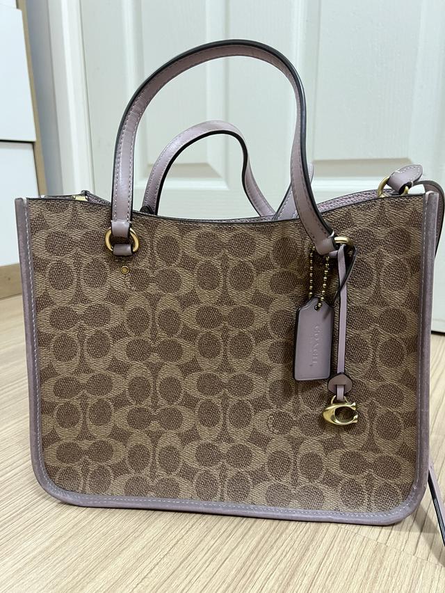กระเป๋าสะพาย Coach ผู้หญิง