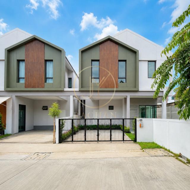 ขายด่วน บ้านแฝด 2 ชั้น รีโนเวทใหม่ หลังริม หมู่บ้านธนาวิลเลจ วงแหวน-ปิ่นเกล้า เนื้อที่ 43.4 ตร.ว 1