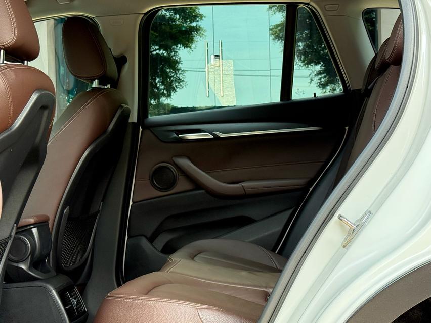 2017 BMW X1 F48 18D ( ดีเซล ) รถมือเดียวป้ายแดง รถออกศูนย์ BMW THAILAND รถวิ่งน้อย ประวัติศูนย์ครบ ไม่เคยมีอุบัติเหตุครับ 14