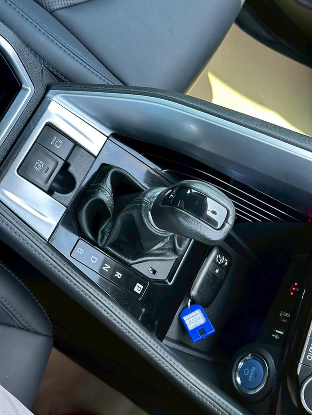 รหัสรถ PAT7146 Toyota Yaris Cross 1.5 Premium 2024 สีเทา รูปที่ 15