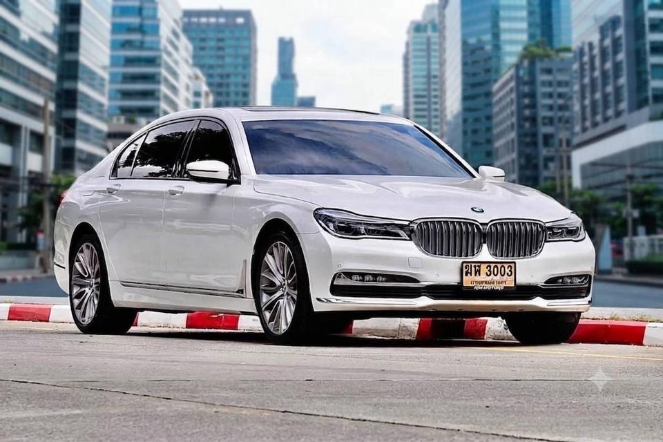 (แจ้งรหัสรถ PR3003) Bmw (G12) 740Li xDrive Pure Excellence ปี 2017