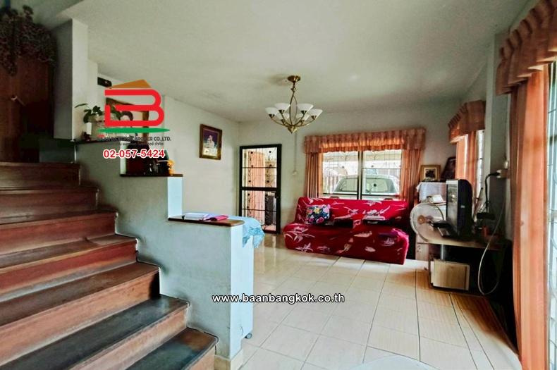 ทาวน์เฮาส์ เนื้อที่ 37 ตร.ว. หมู่บ้านดิเอมเมอรัลด์พาร์ค 2 (ซอยสุขา 2) ถนนรัตนาธิเบศร์ ตำบลพิมลราช อำเภอบางบัวทอง นนทบุรี 7