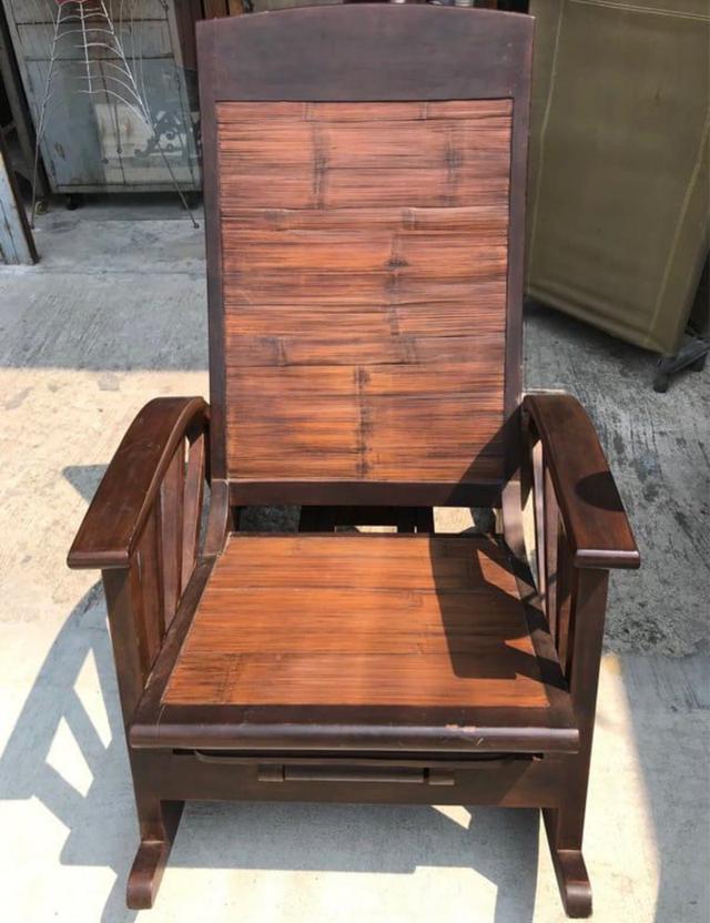 เก้าอี้ไม้โยกเยก