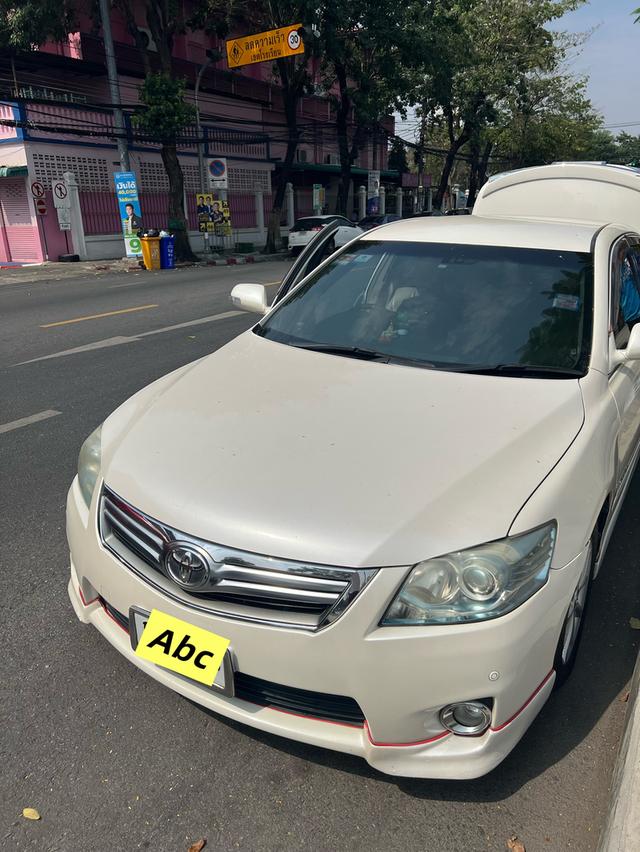 รถยนต์โตโยต้าแคมรี่ไฮบริดปี2010สีขาว