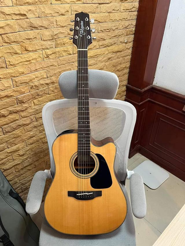 กีต้าร์โปร่งไฟฟ้าTakamine DE30CE