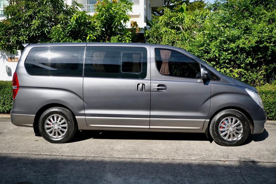 Hyundai H1 2.5 Deluxe ดีเซล  ออโต้  2009  เทา ไมล์ 10x,xxx กม 15