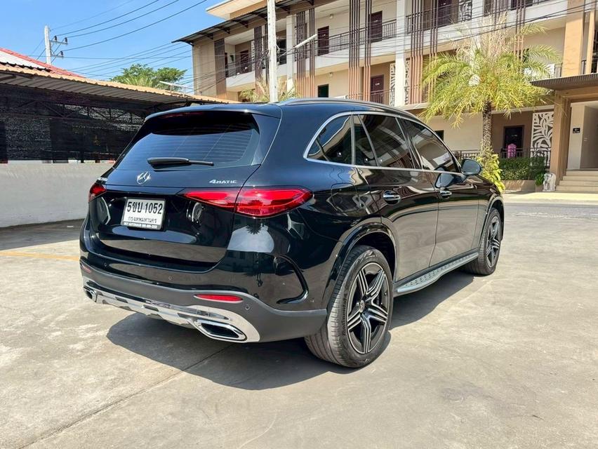 Mercedes-Benz GLC 350e 4MATIC AMG Dynamic (W254) ปี 2023 จด 2024 สีดำ รูปที่ 5